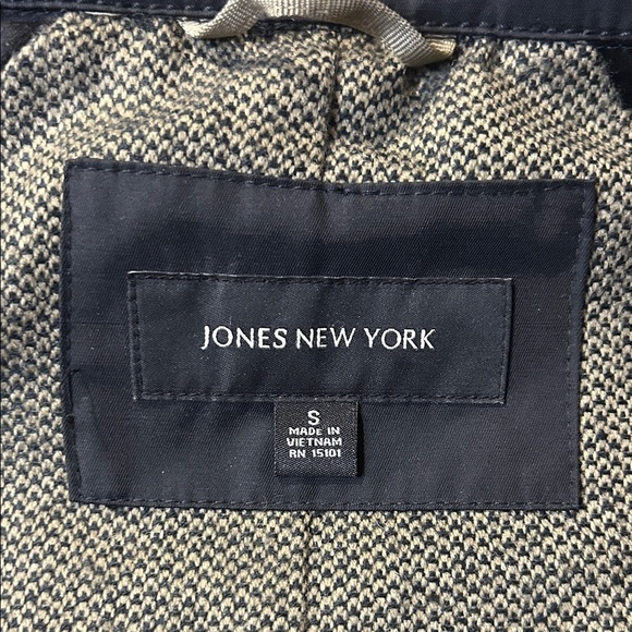 Jones New York Black Double-Breasted Trench Coat. Wool blend upper lining. Small - Picture 7 of 16